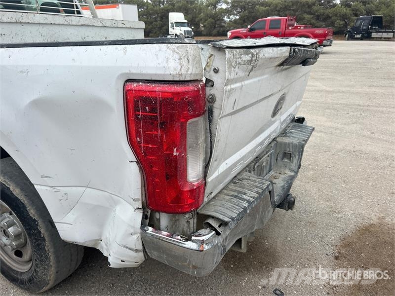 Ford F-250 XL 4x2 Crew Cab Pickup Прочие фургоны