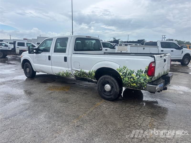 Ford F-250 XL 4x2 Crew Cab Pickup Other