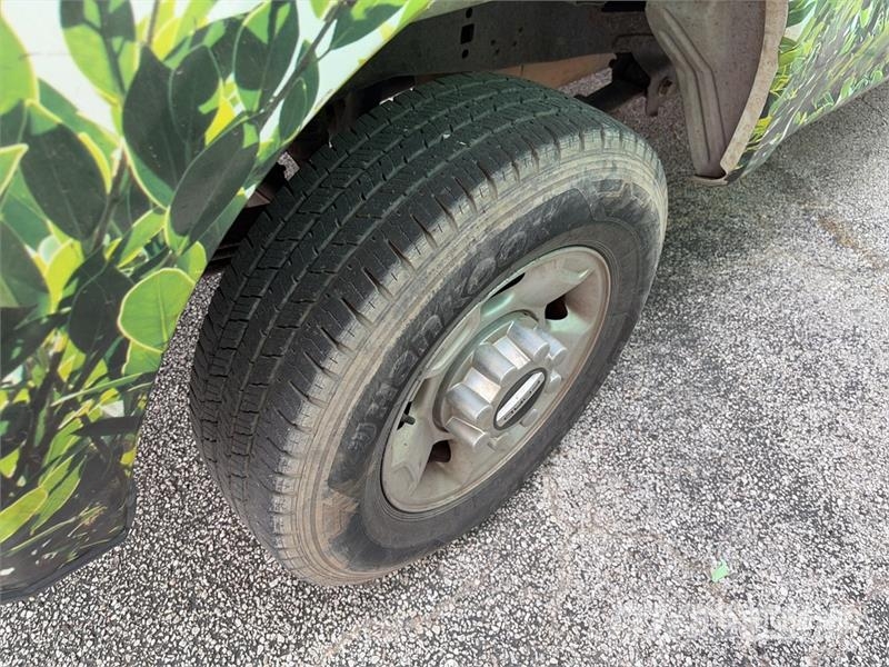Ford F-250 XL 4x2 Crew Cab Pickup (Inoperable) Інше