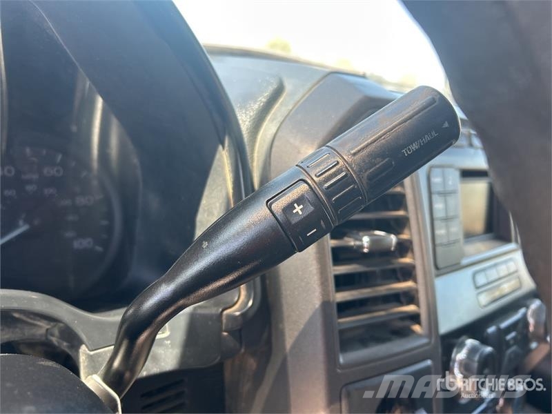 Ford F-250 XL 4x2 Crew Cab Pickup Інше