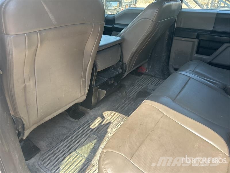 Ford F-250 XL 4x2 Crew Cab Pickup Інше