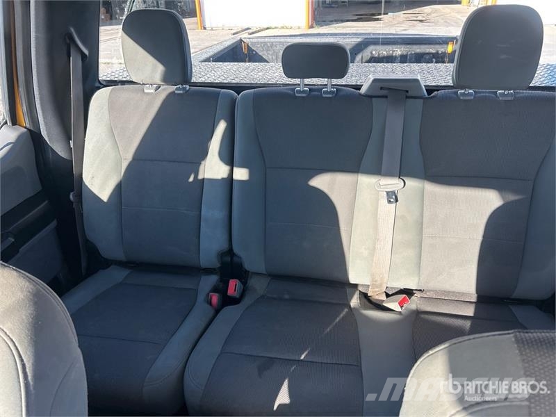 Ford F-250 XL 4x2 Crew Cab Pickup Outros