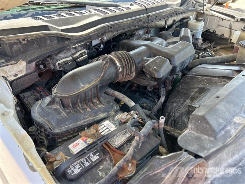 Ford F-250 XL 4x2 Crew Cab Pickup Інше