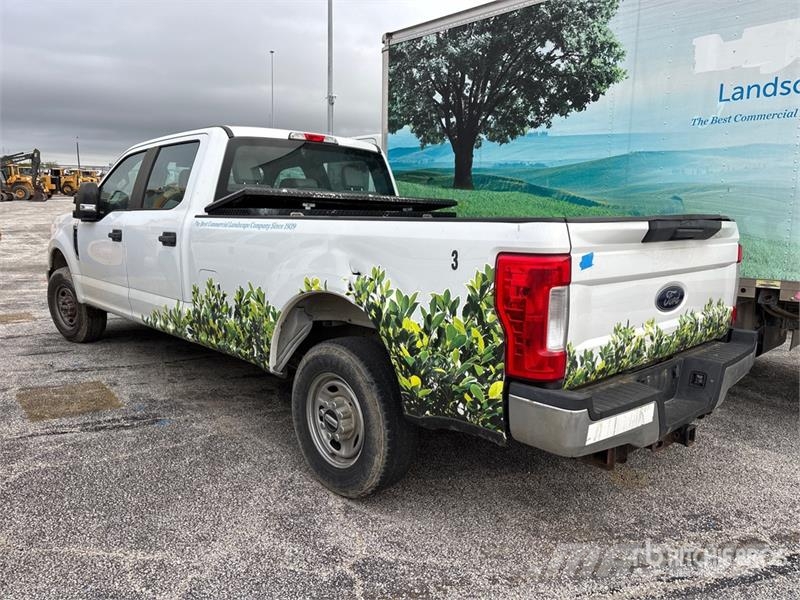 Ford F-250 XL 4x2 Crew Cab Pickup (Inoperable) Інше