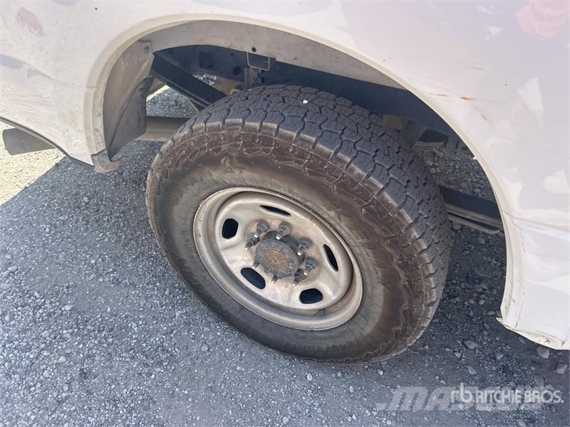 Ford F-250 XL 4x2 Crew Cab Pickup Інше