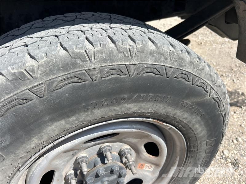 Ford F-250 XL 4x2 Crew Cab Pickup Інше