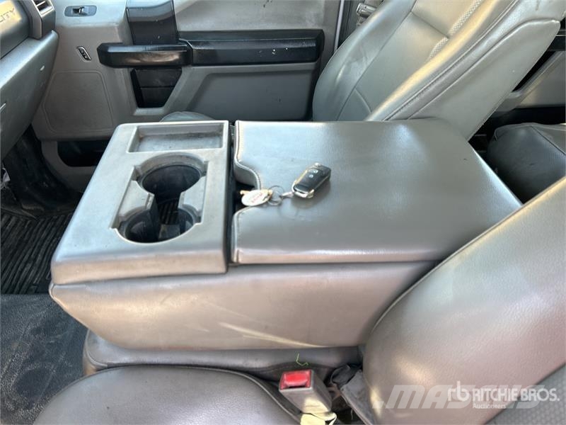 Ford F-250 XL 4x2 Crew Cab Pickup Інше