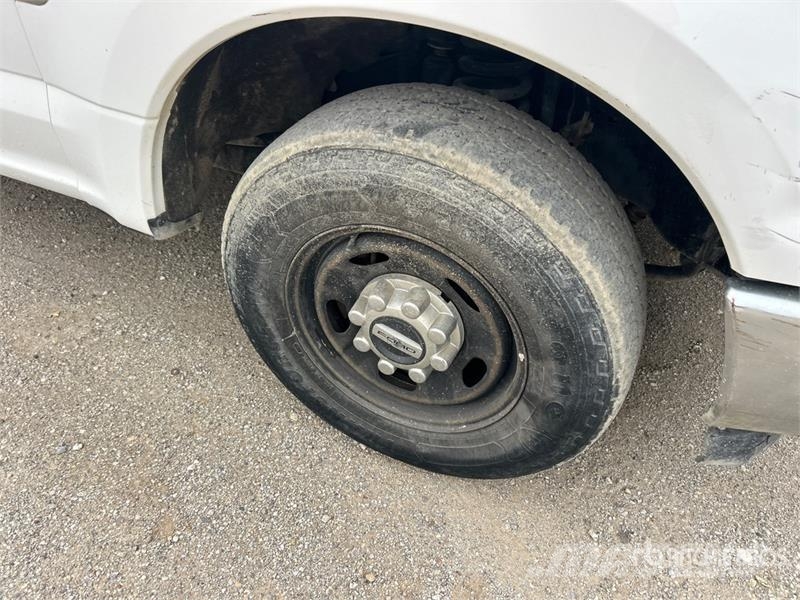 Ford F-250 XL 4x2 Crew Cab Pickup Прочие фургоны