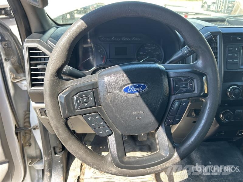 Ford F-250 XL 4x2 Crew Cab Pickup Інше