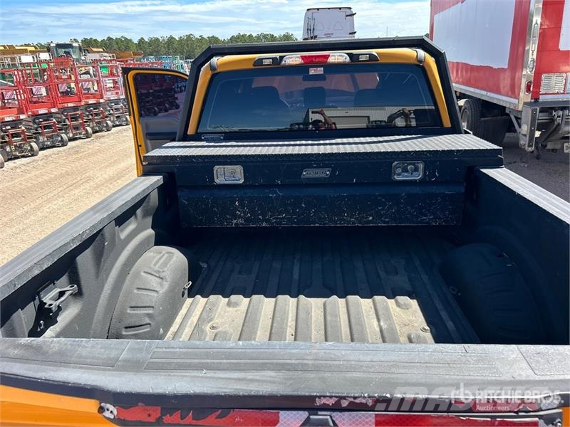 Ford F-250 XL 4x2 Crew Cab Pickup その他
