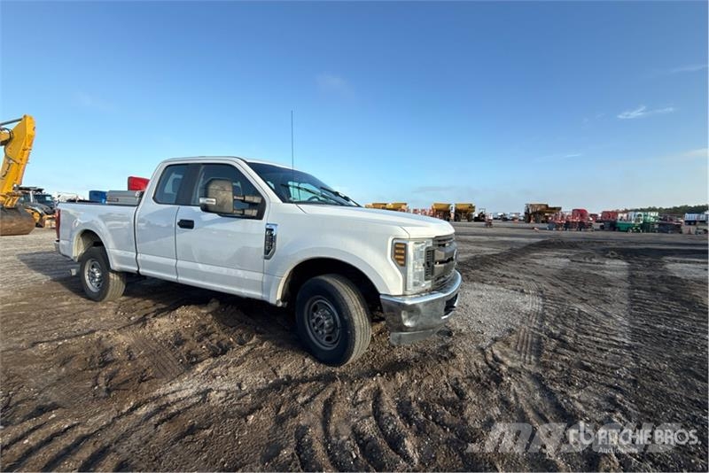 Ford F-250 XL 4x2 Extended Cab Pickup Прочие фургоны