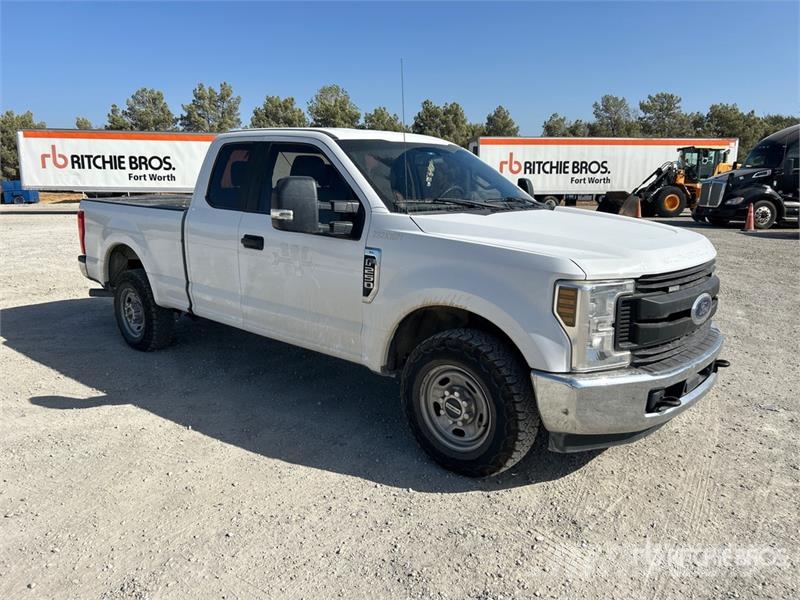 Ford F-250 XL 4x2 Extended Cab Pickup Muu