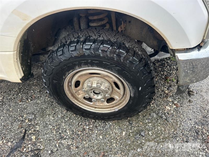 Ford F-250 XL 4x2 Extended Cab Pickup 其他
