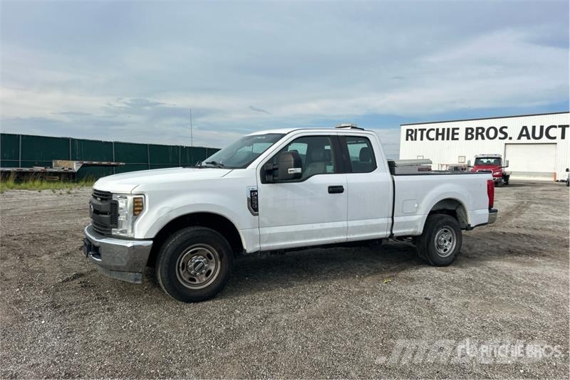 Ford F-250 XL 4x2 Extended Cab Pickup Furgoni altro