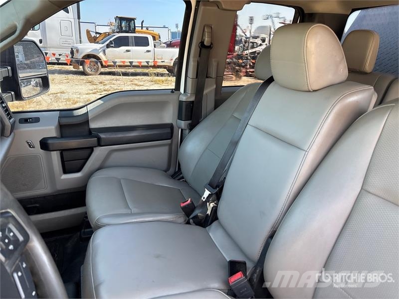 Ford F-250 XL 4x2 Extended Cab Pickup أخرى