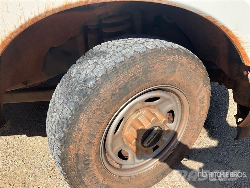 Ford F-250 XL 4x2 Extended Cab Pickup Inne