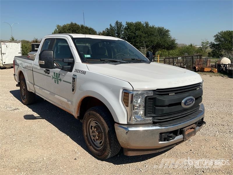 Ford F-250 XL 4x2 Extended Cab Pickup Inne