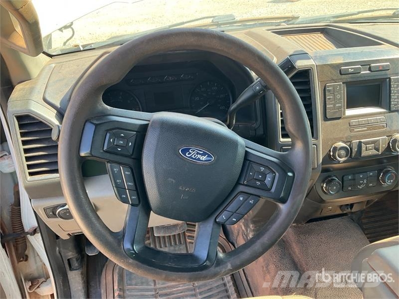 Ford F-250 XL 4x2 Extended Cab Pickup Inne