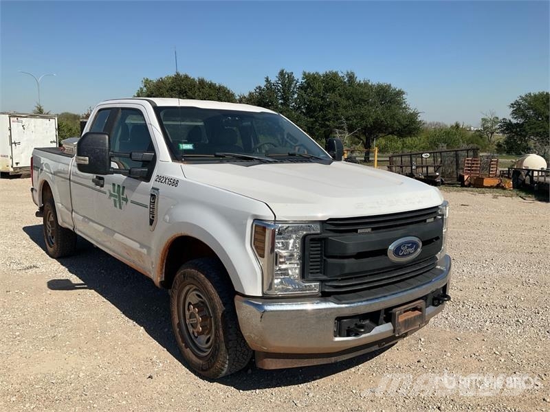 Ford F-250 XL 4x2 Extended Cab Pickup Inne