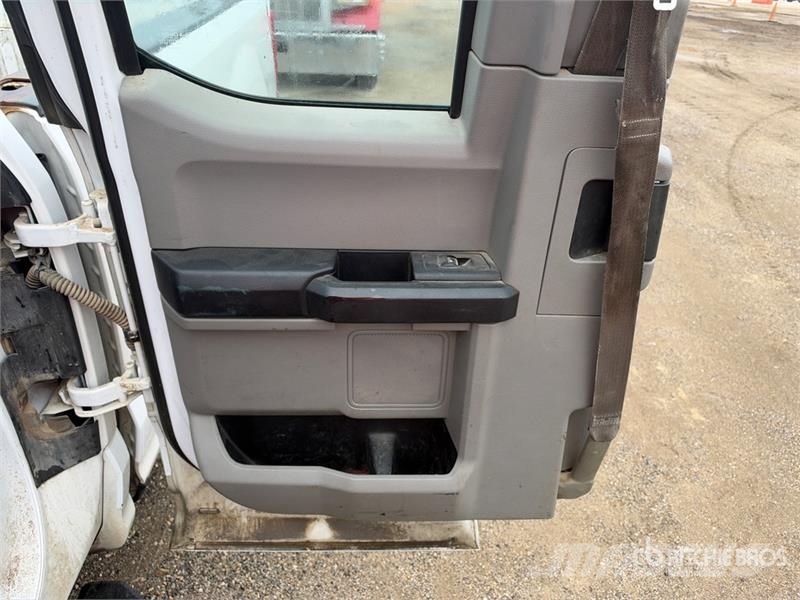Ford F-250 XL 4x2 Extended Cab Pickup Egyéb