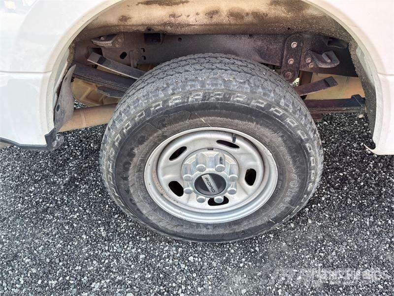 Ford F-250 XL 4x2 Extended Cab Pickup أخرى