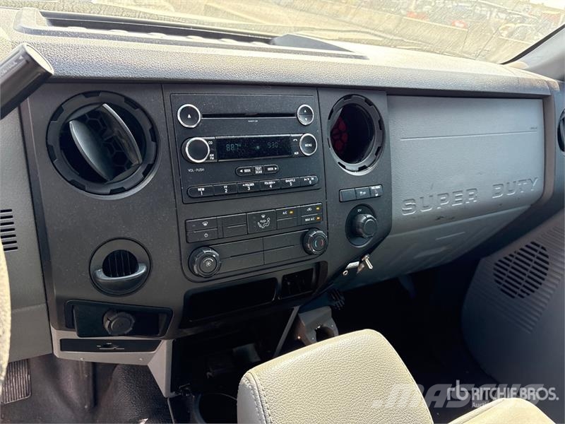 Ford F-250 XL 4x2 Extended Cab Utility Truck Utilitaire benne