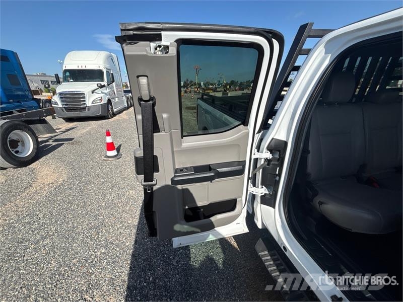 Ford F-250 XL 4x2 Extended Cab Pickup Andre varebiler