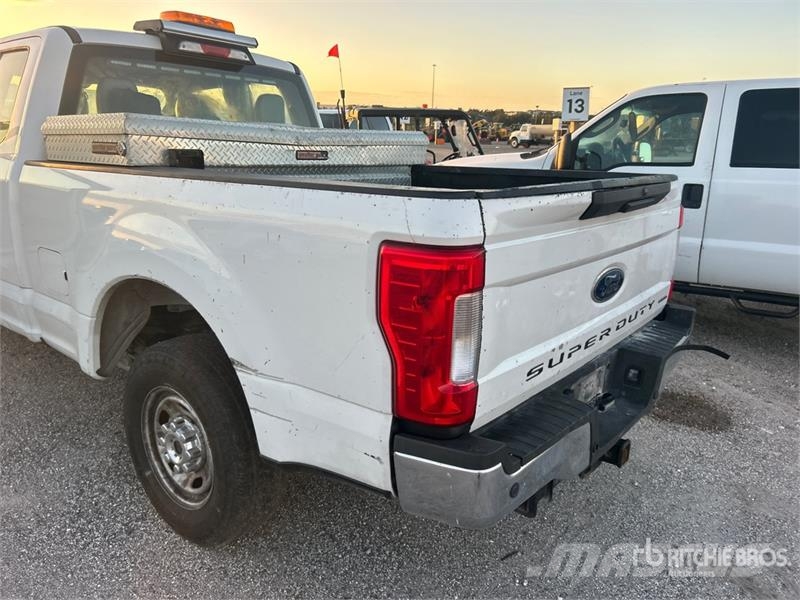 Ford F-250 XL 4x2 Extended Cab Pickup Furgoni altro