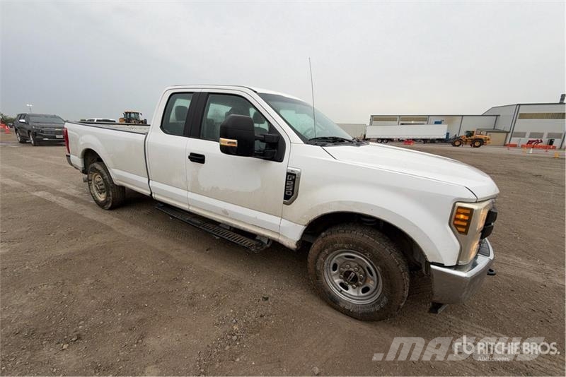 Ford F-250 XL 4x2 Extended Cab Pickup Egyéb