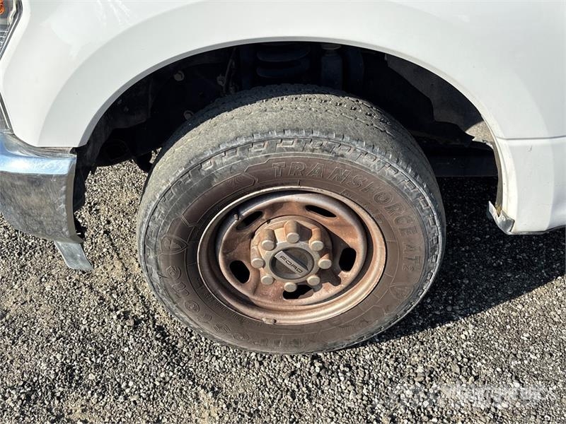 Ford F-250 XL 4x2 Extended Cab Pickup أخرى