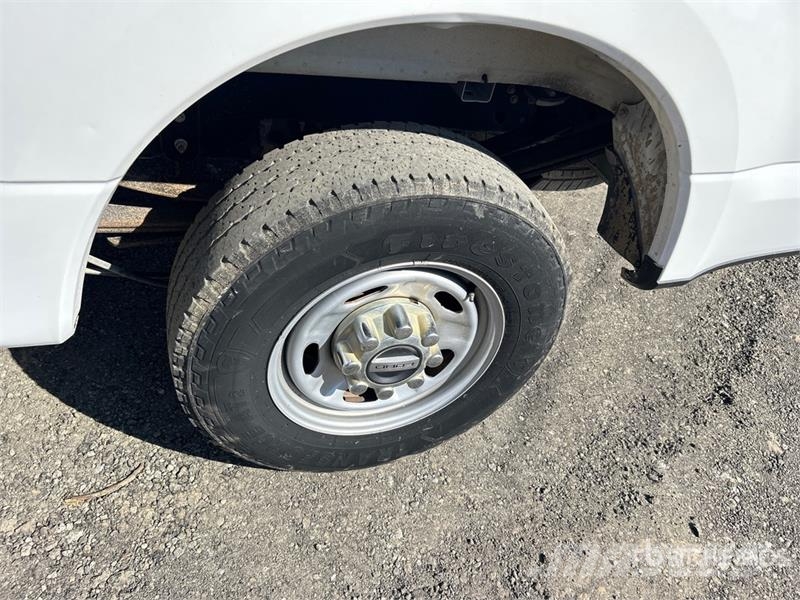 Ford F-250 XL 4x2 Extended Cab Pickup Ostalo