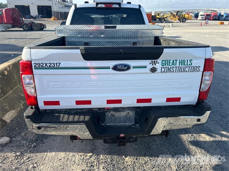 Ford F-250 XL 4x2 Extended Cab Pickup Andre varebiler