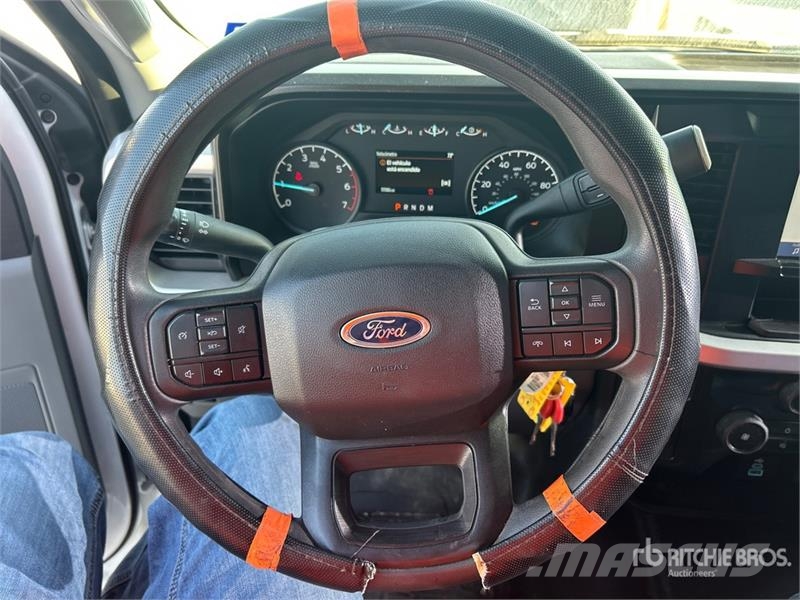 Ford F-250 XL 4x2 Extended Cab Pickup Andre varebiler