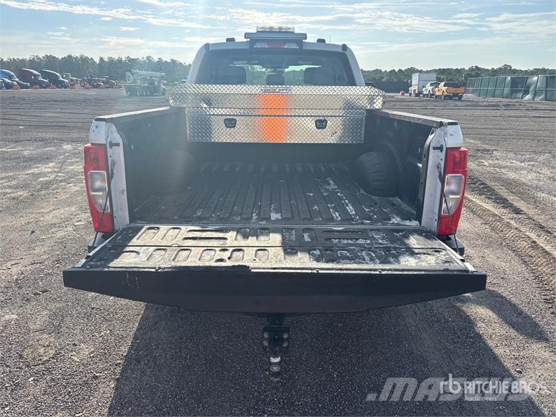 Ford F-250 XL 4x2 Extended Cab Pickup Otros