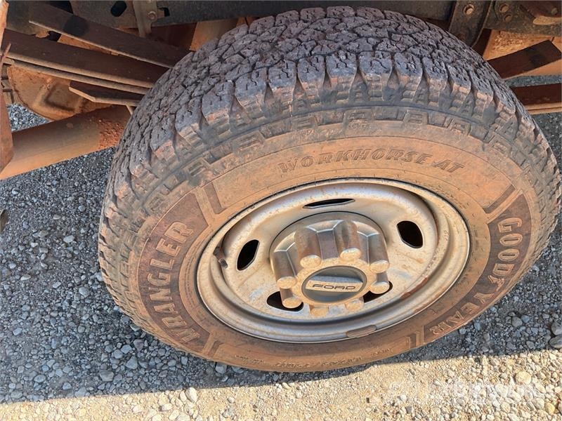 Ford F-250 XL 4x2 Extended Cab Pickup Inne