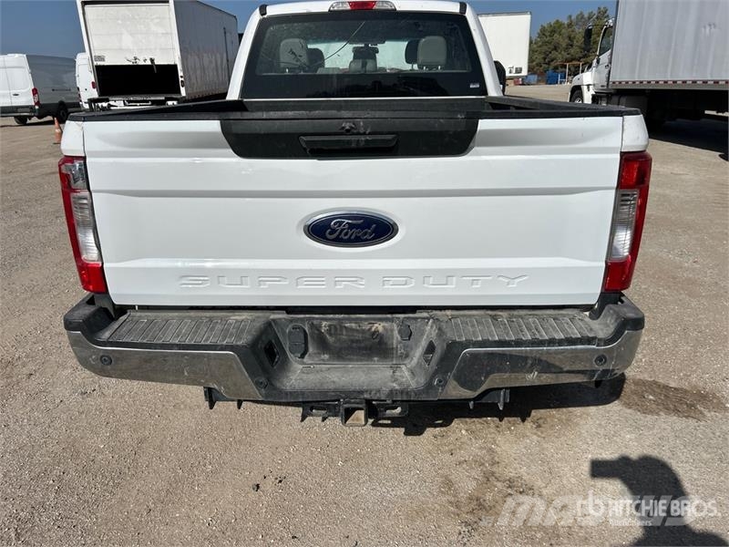 Ford F-250 XL 4x2 Extended Cab Pickup Muu