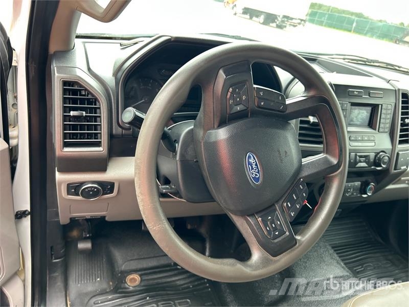 Ford F-250 XL 4x2 Extended Cab Pickup (Inoperable) その他