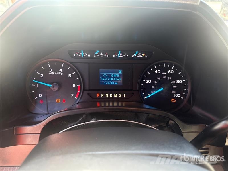 Ford F-250 XL 4x2 Extended Cab Pickup Iné