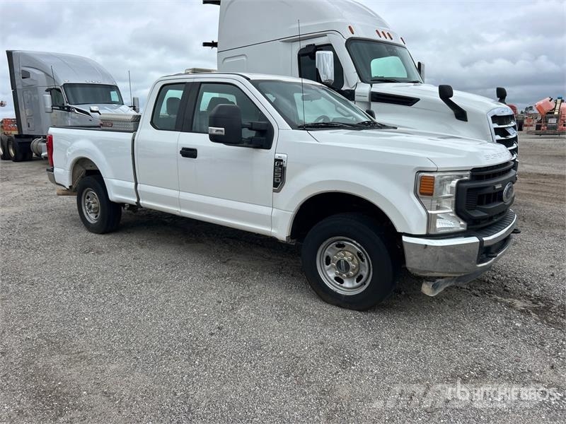 Ford F-250 XL 4x2 Extended Cab Pickup (Inoperable) その他