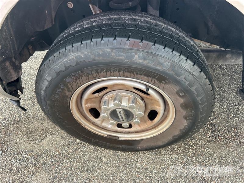 Ford F-250 XL 4x2 Extended Cab Pickup Ostalo