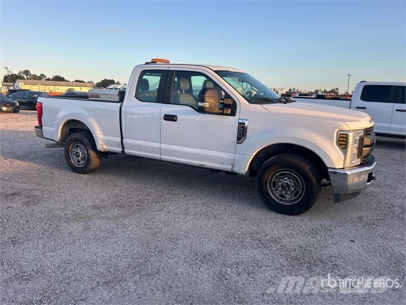 Ford F-250 XL 4x2 Extended Cab Pickup Furgoni altro