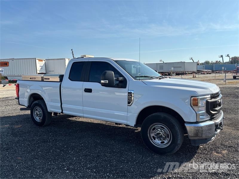 Ford F-250 XL 4x2 Extended Cab Pickup Muu