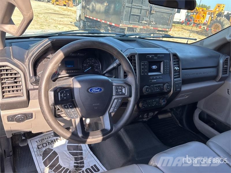 Ford F-250 XL 4x2 Extended Cab Pickup أخرى