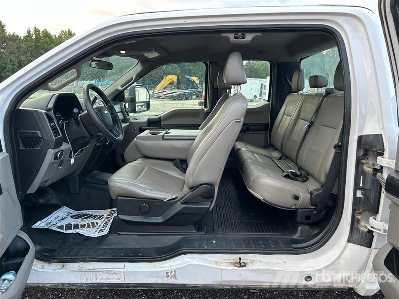 Ford F-250 XL 4x2 Extended Cab Pickup Anders