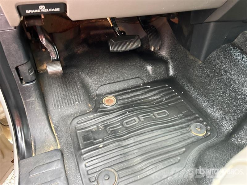 Ford F-250 XL 4x2 Extended Cab Pickup (Inoperable) その他