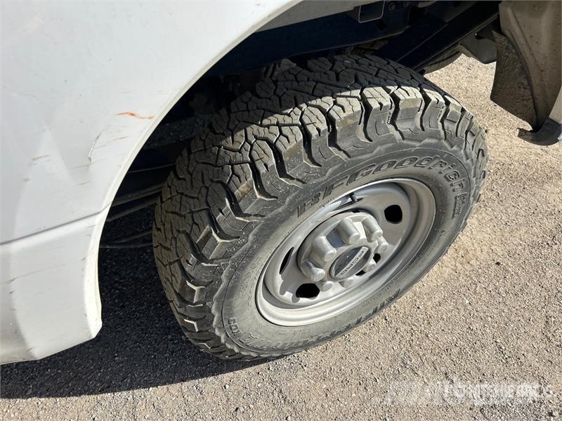 Ford F-250 XL 4x2 Extended Cab Pickup Muu
