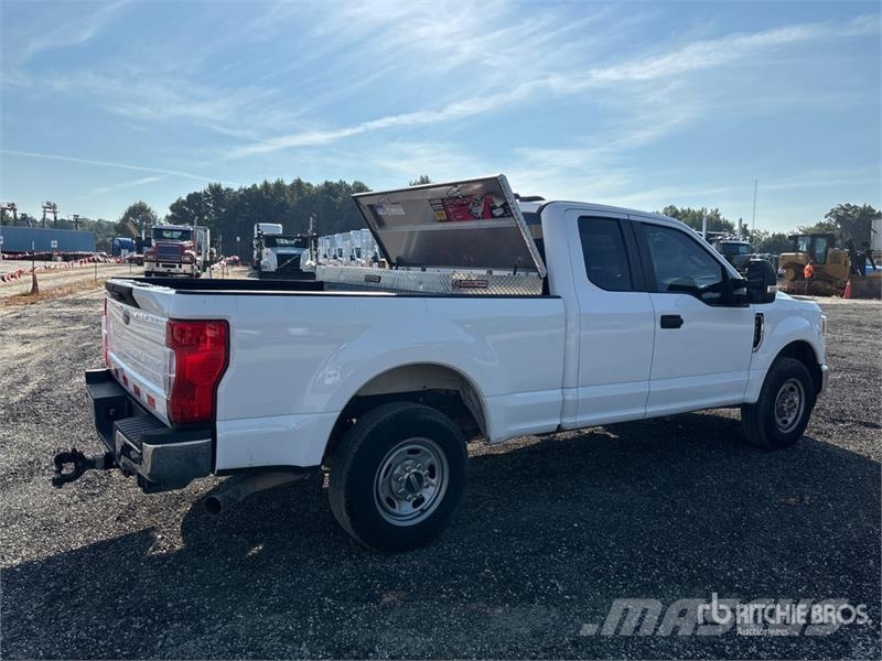Ford F-250 XL 4x2 Extended Cab Pickup أخرى