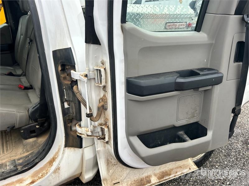 Ford F-250 XL 4x2 Extended Cab Pickup 其他