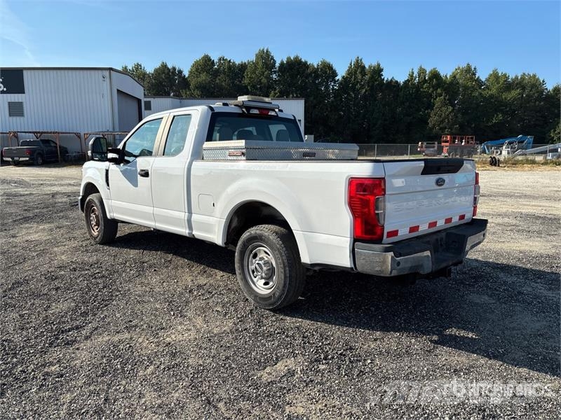 Ford F-250 XL 4x2 Extended Cab Pickup أخرى