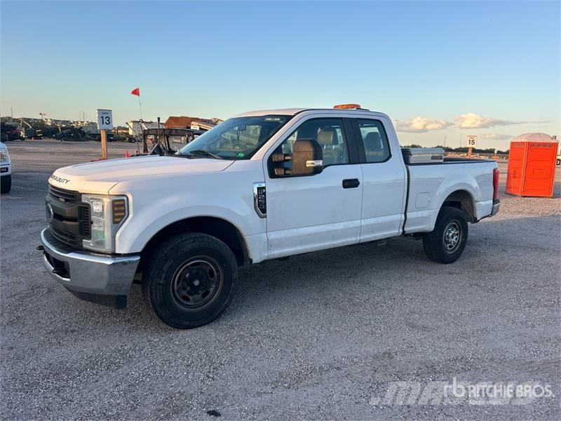 Ford F-250 XL 4x2 Extended Cab Pickup Furgoni altro